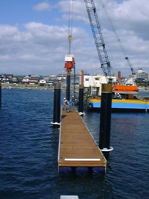 兵庫県東播磨港二見工区浮き桟橋設置工事