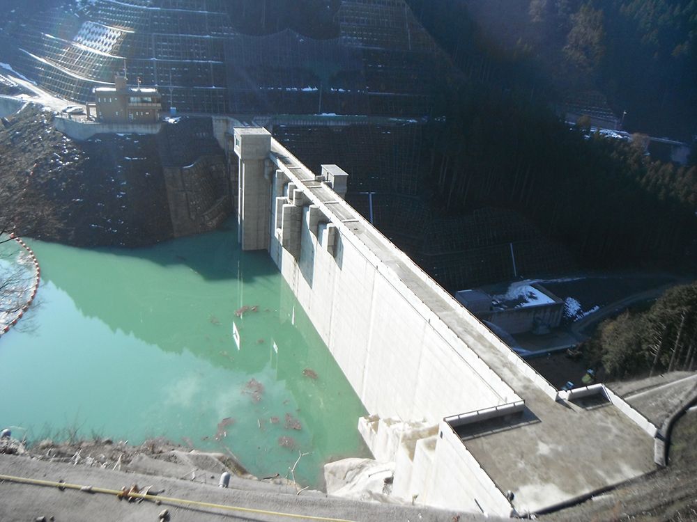 与布土ダム堤体建設工事